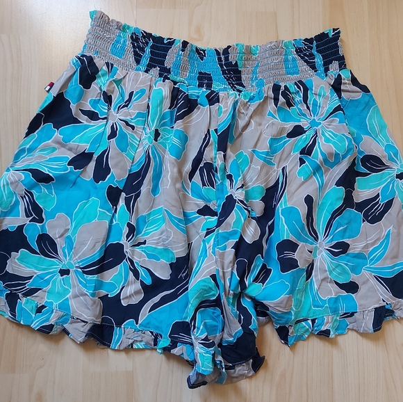 Tommy Hilfiger Ruffle Shorts - Picture 5 of 9